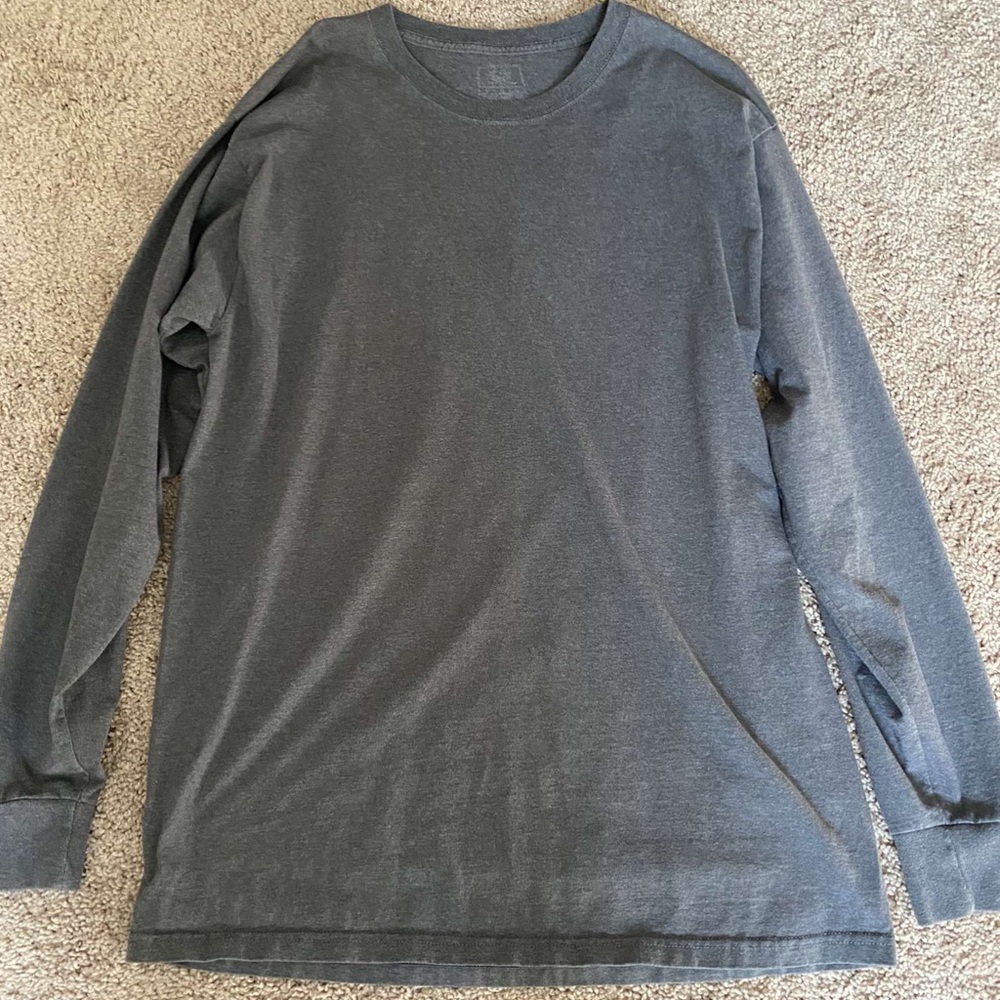 comfy long-sleeve dark grey tee